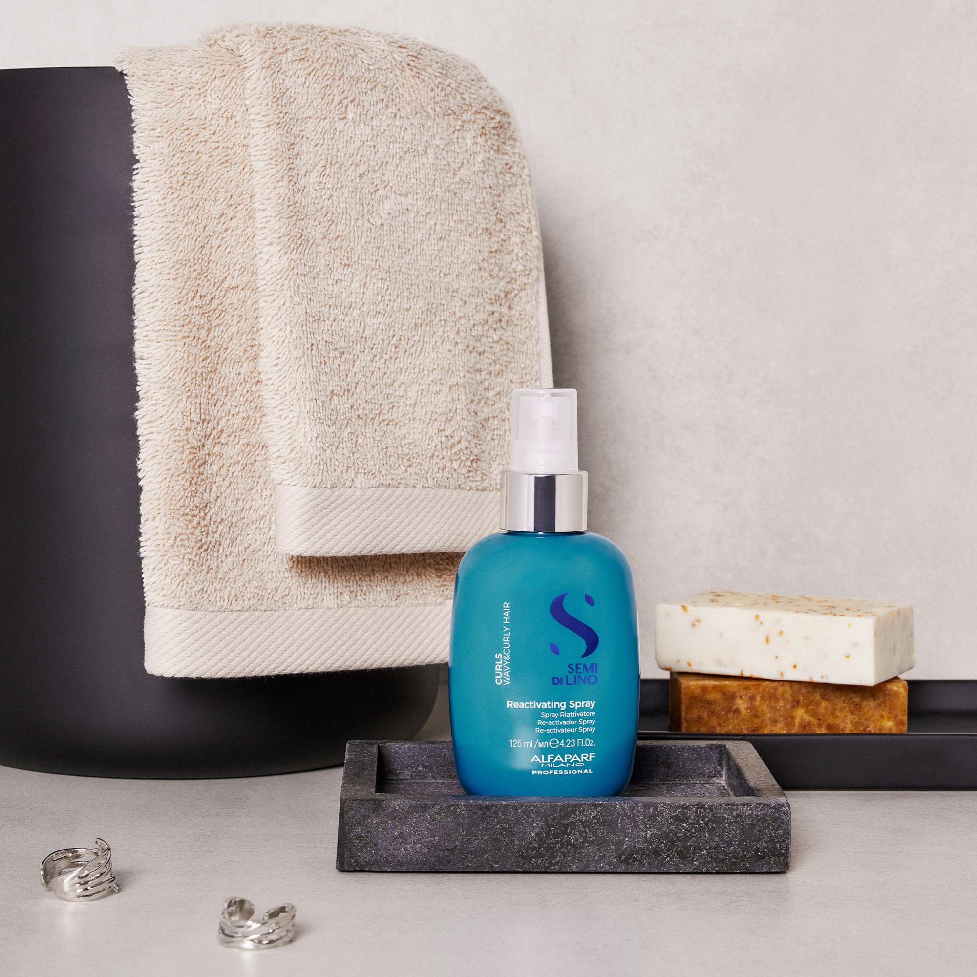 Alfaparf Milano Semi di Lino Curls Reactivating Spray 125ml – Επαναδραστηριοποιητικό Spray για Αναζωογόνηση Μπούκλας & Έλεγχο Φριζαρίσματος - Image 5