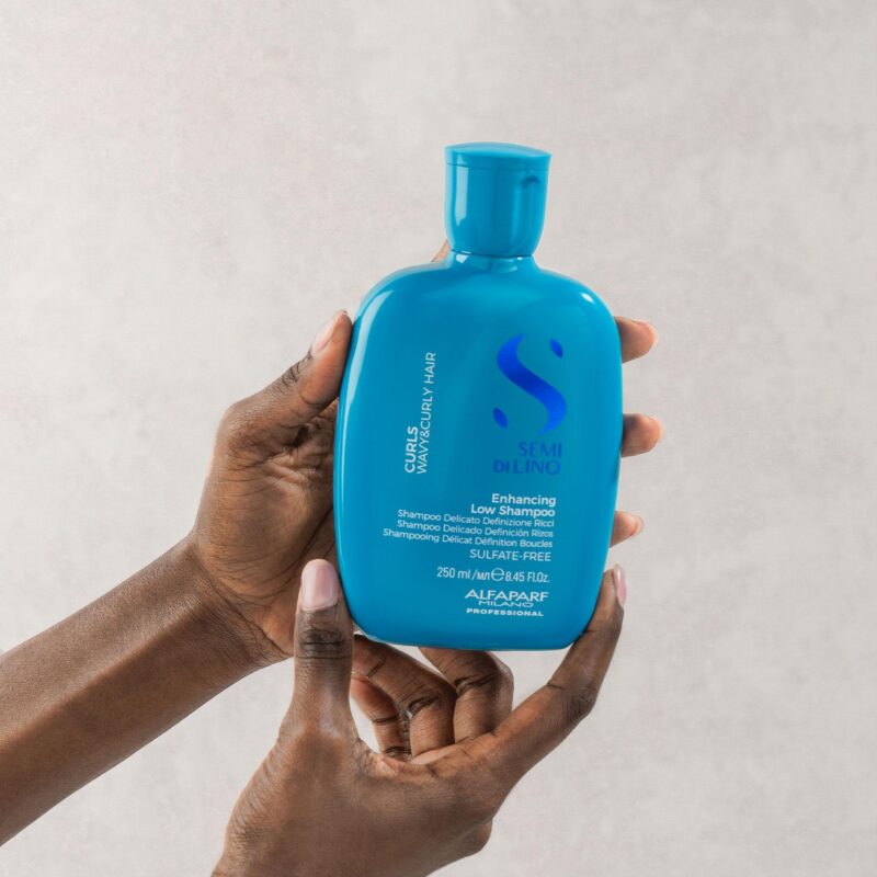 Alfaparf Milano Semi di Lino Curls Enhancing Low Shampoo 250ml – Ήπιο Σαμπουάν Ενυδάτωσης & Ορισμού για Μπούκλες - Image 2