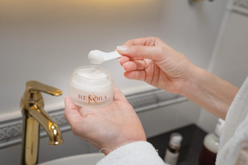 Renora Day Cream for Dry and Normal Skin SPF 15 50ml – Κρέμα Ημέρας για Ξηρή & Κανονική Επιδερμίδα με Αντηλιακή Προστασία - Image 5