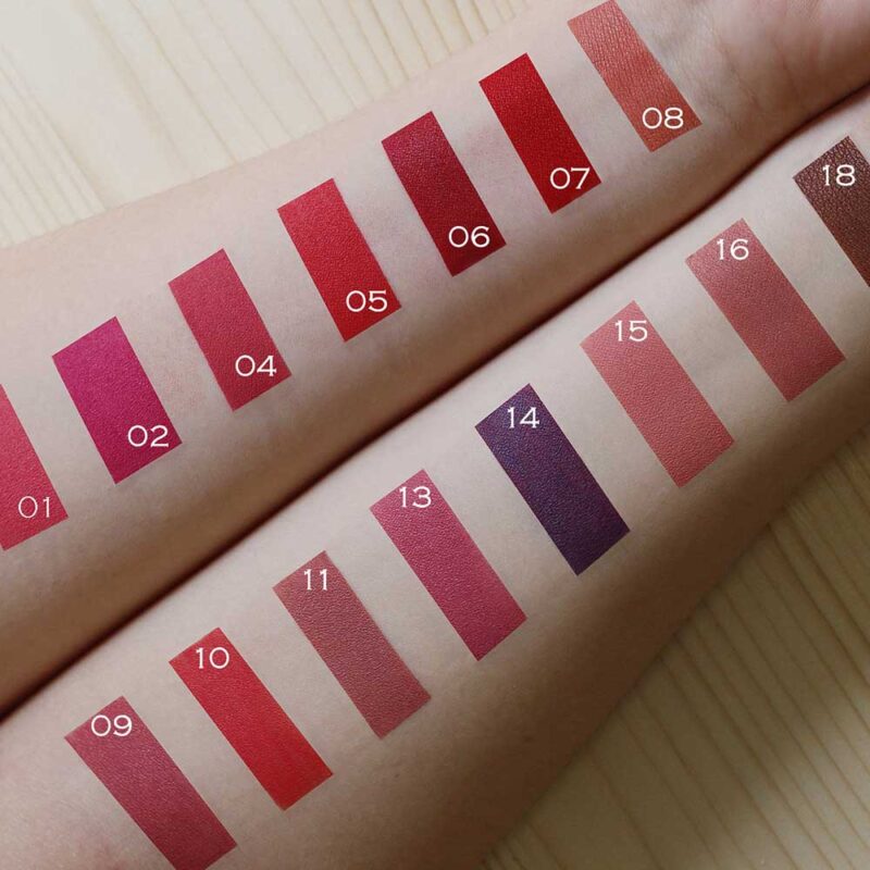 Divine Lux Matte Liquid Lipstick No.01 – Ματ Κραγιόν Υγρής Μορφής με Μακρά Διάρκεια & Βελούδινο Φινίρισμα - Image 3